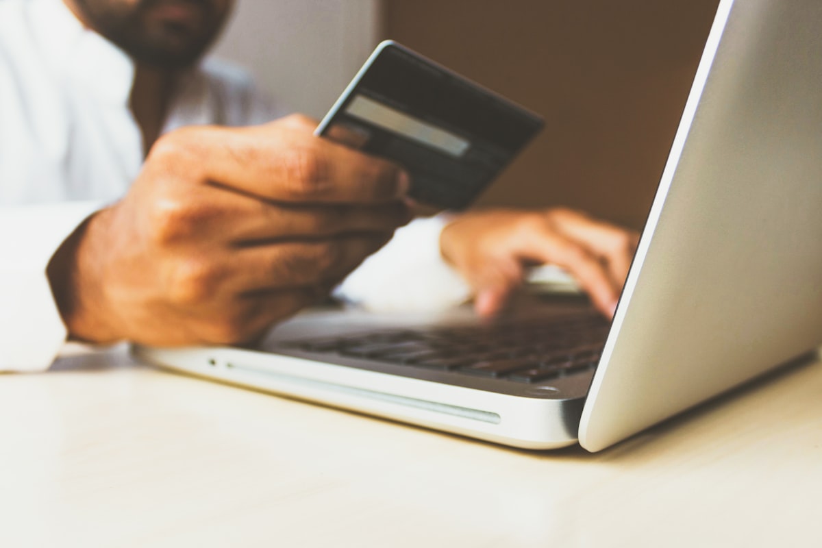 Comprar móvil online de forma segura España 2026